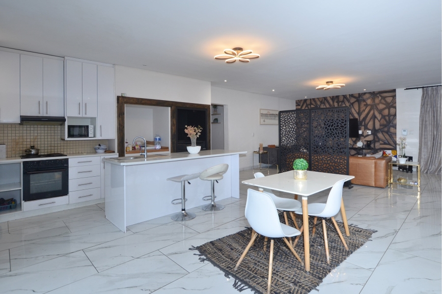 2 Bedroom Property for Sale in Kenridge Western Cape